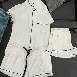 Stars above white pajama set
Top size small
Bottoms are a small and medium